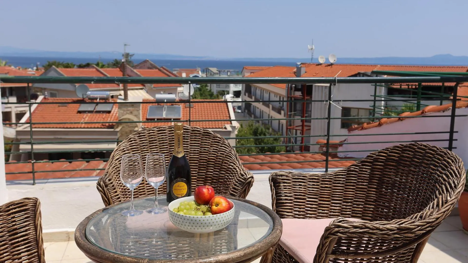 Zen Apartment - 2 Min Walk To Beach, Central Hanioti Greece